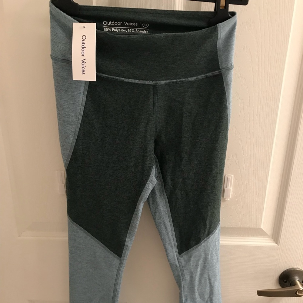NWT Outdoor voices 3/4 two tone leggings & crop XS